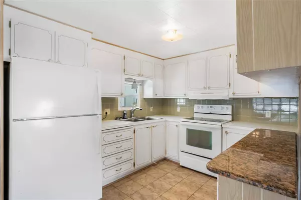 6 COCOS PLUMOSA DR #B, Eustis, FL 32726