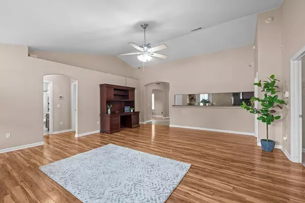 11 Pine Bark, Midway, FL 32343