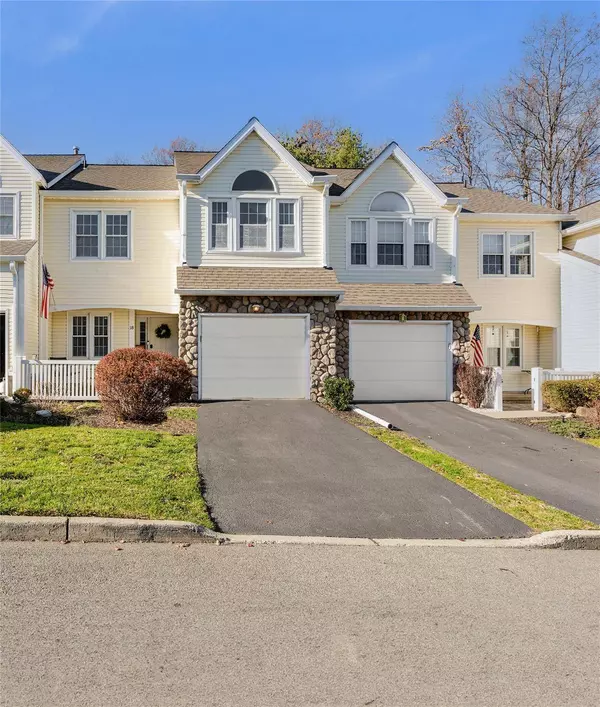 18 Spruce Ridge DR, Fishkill, NY 12524