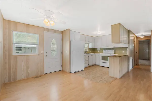 6 COCOS PLUMOSA DR #B, Eustis, FL 32726