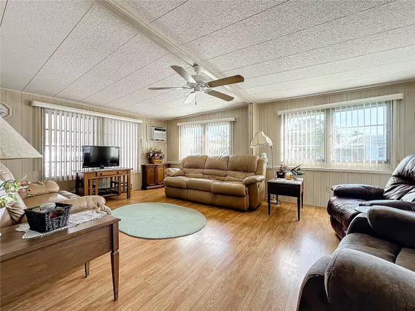 511 50TH AVENUE DR W, Bradenton, FL 34207