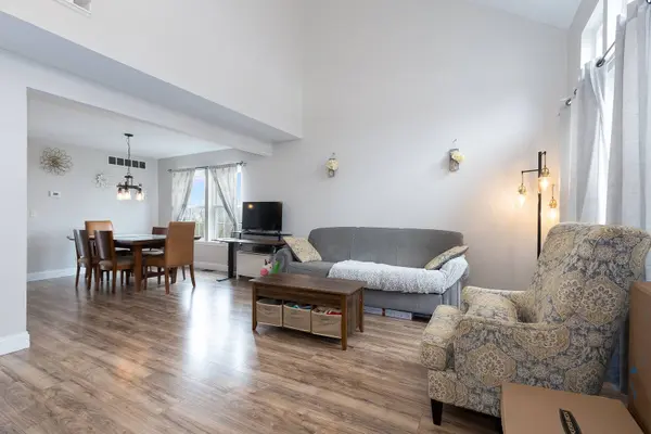 218 Carol LN, Bolingbrook, IL 60440