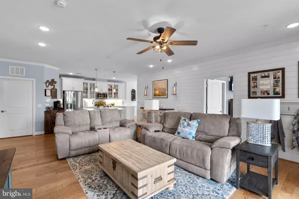 23631 HAVELOCK WALK TER #207, Ashburn, VA 20148