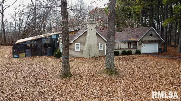 978 County Road 2050 E County Road, Fairfield, IL 62837