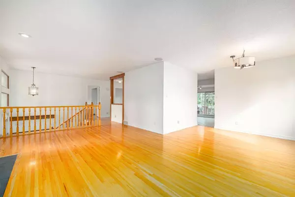 1408 75 AVE SW, Calgary, AB T2V 0T1