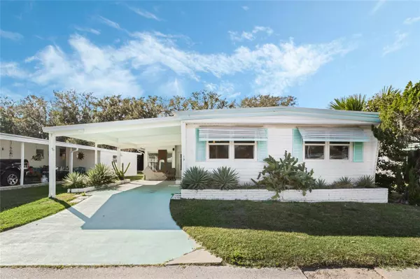 6 COCOS PLUMOSA DR #B, Eustis, FL 32726