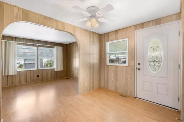 6 COCOS PLUMOSA DR #B, Eustis, FL 32726