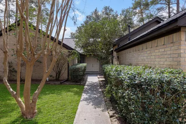 18 Rosedale Brook CT, The Woodlands, TX 77381