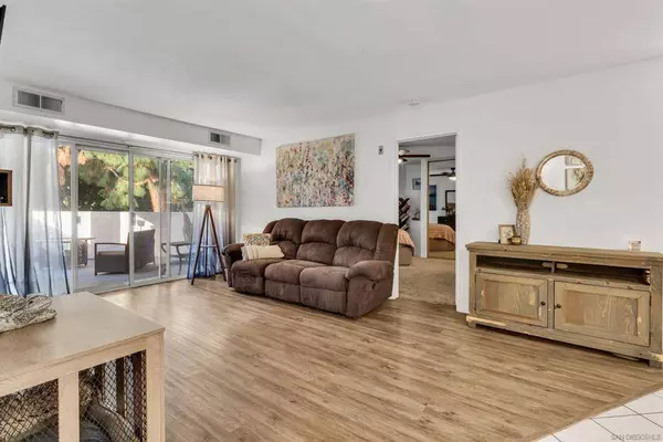 7247 Camino Degrazia #48, San Diego, CA 92111