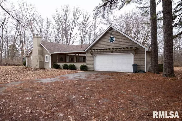 978 County Road 2050 E County Road, Fairfield, IL 62837