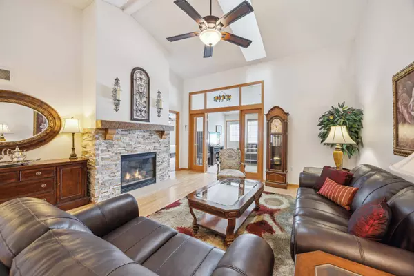 18716 Kalmar CT, Lakeville, MN 55044