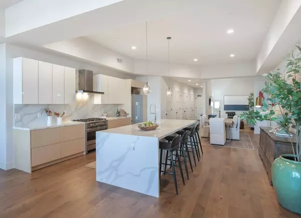 542 Lighthouse Ave #301, Pacific Grove, CA 93950-2745