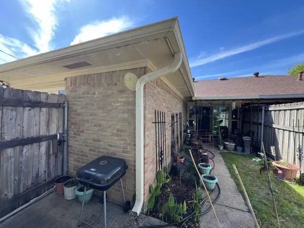 4728 Berridge Ln, Dallas, TX 75227-2701