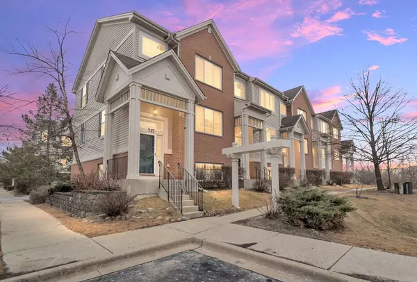 717 Hanbury DR, Des Plaines, IL 60016