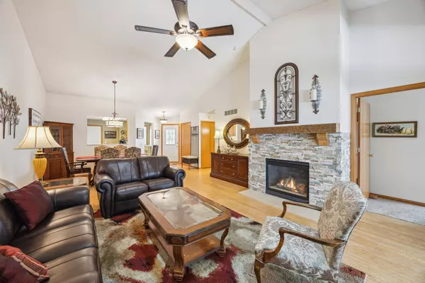 18716 Kalmar CT, Lakeville, MN 55044