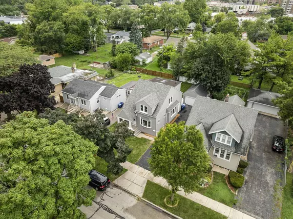 1300 Henry Avenue, Des Plaines, IL 60016