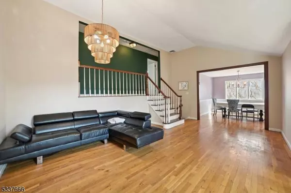 1 Woodside Rd, Springfield Twp., NJ 07081