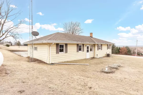 N9894 County Rd YY -, Leroy, WI 53050