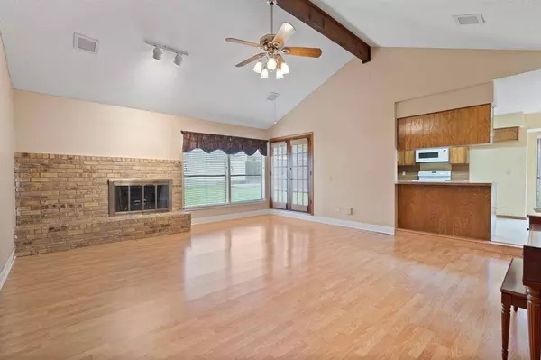 233 Lansford Drive, Benbrook, TX 76126