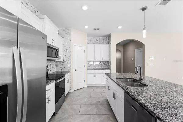 1598 BARBERRY DR, Kissimmee, FL 34744