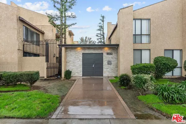 22038 Vanowen St #208, Woodland Hills, CA 91303