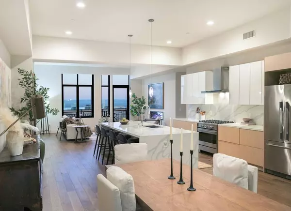 542 Lighthouse Ave #301, Pacific Grove, CA 93950-2745