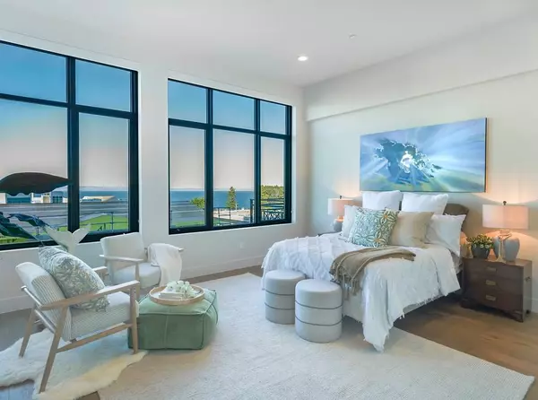 542 Lighthouse Ave #301, Pacific Grove, CA 93950-2745
