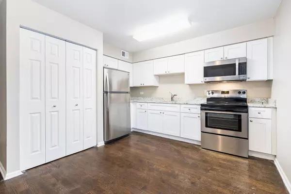 103 Harbor DR, Oswego, IL 60543