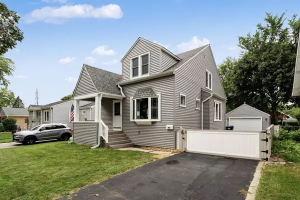 1300 Henry Avenue, Des Plaines, IL 60016