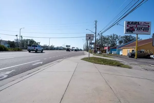 7945 ULMERTON RD, Largo, FL 33771