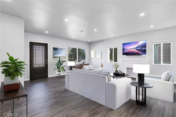 462 W School St, Compton, CA 90220-2018