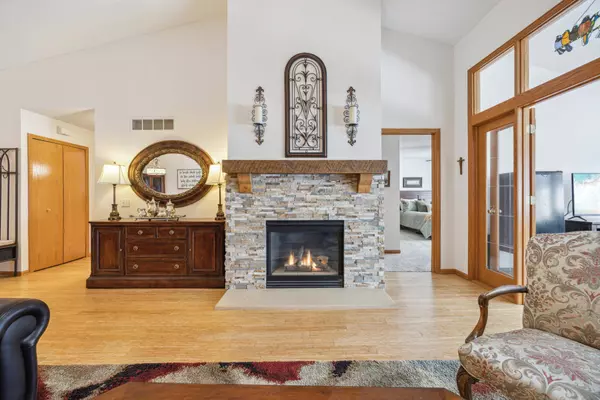 18716 Kalmar CT, Lakeville, MN 55044