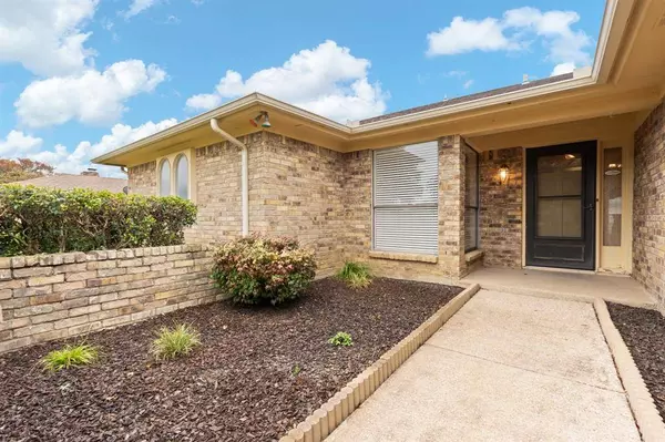 233 Lansford Drive, Benbrook, TX 76126