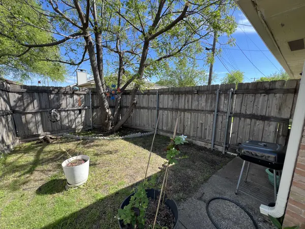 4728 Berridge Ln, Dallas, TX 75227-2701