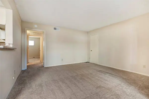 2574 Marilee LN #37, Houston, TX 77057