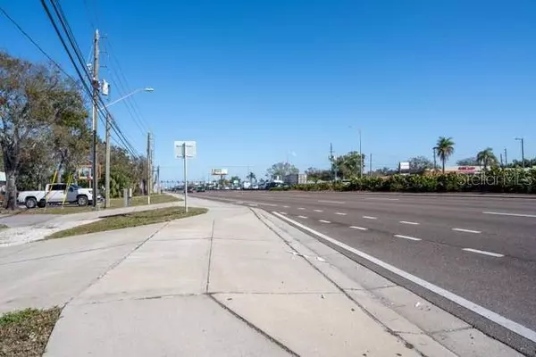 7945 ULMERTON RD, Largo, FL 33771