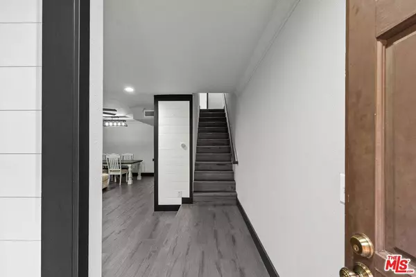 22038 Vanowen St #208, Woodland Hills, CA 91303