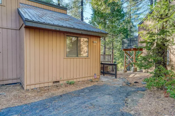 40804 Oakwoods LN #102, Shaver Lake, CA 93664