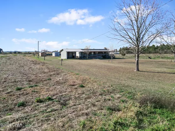 731 Redlevel LOOP, Marianna, FL 32448