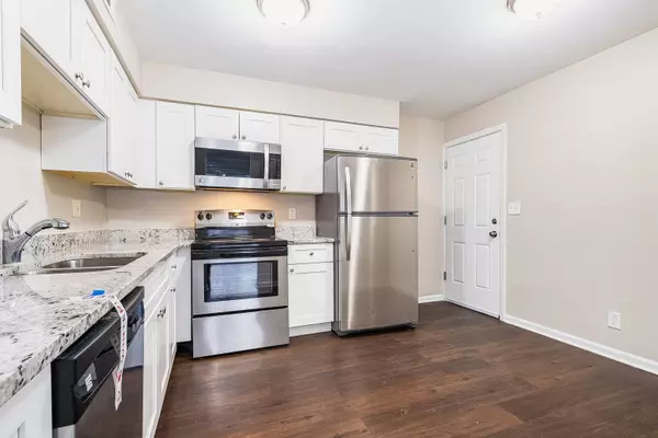 103 Harbor DR, Oswego, IL 60543