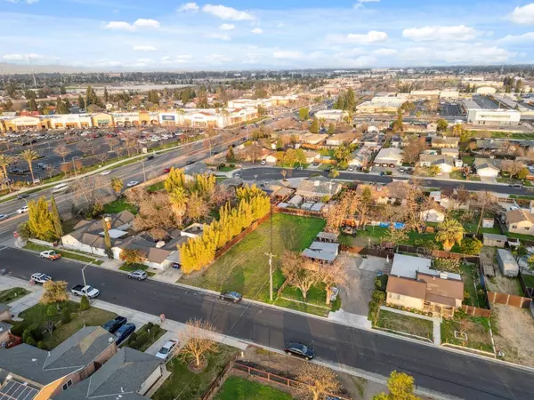 363 N Manila AVE, Clovis, CA 93612