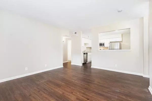 103 Harbor DR, Oswego, IL 60543