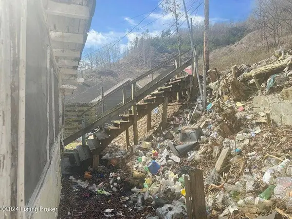 106 Henry Clay Hill Road, Elkhorn City, KY 41522