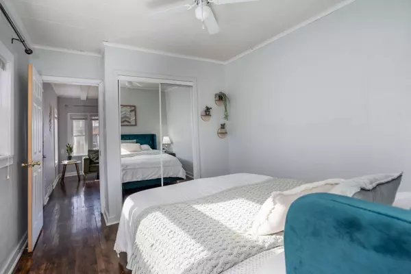 1206 S 88th St, West Allis, WI 53214