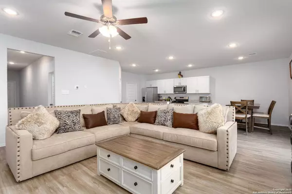 9830 Collin Grv, San Antonio, TX 78221-4467