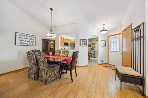 18716 Kalmar CT, Lakeville, MN 55044