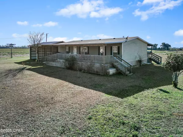 731 Redlevel LOOP, Marianna, FL 32448