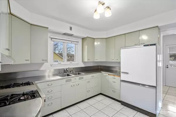 520 E 10th ST, Lockport, IL 60441