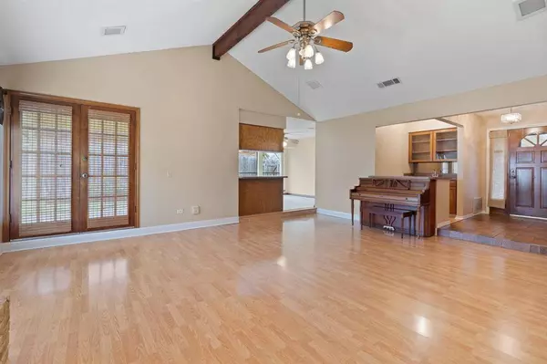 233 Lansford Drive, Benbrook, TX 76126