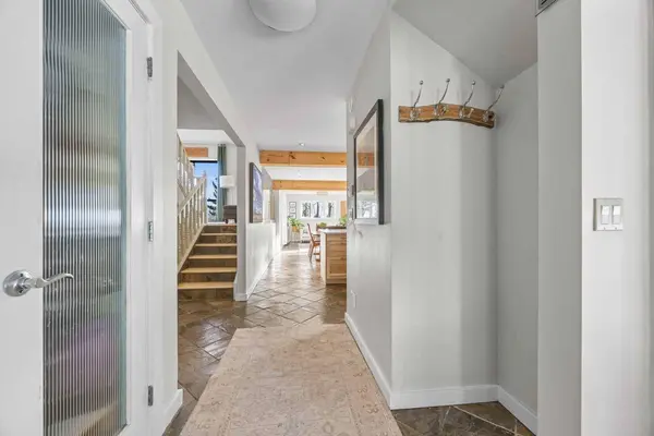 16 Stradwick WAY SW, Calgary, AB T3H 1G9